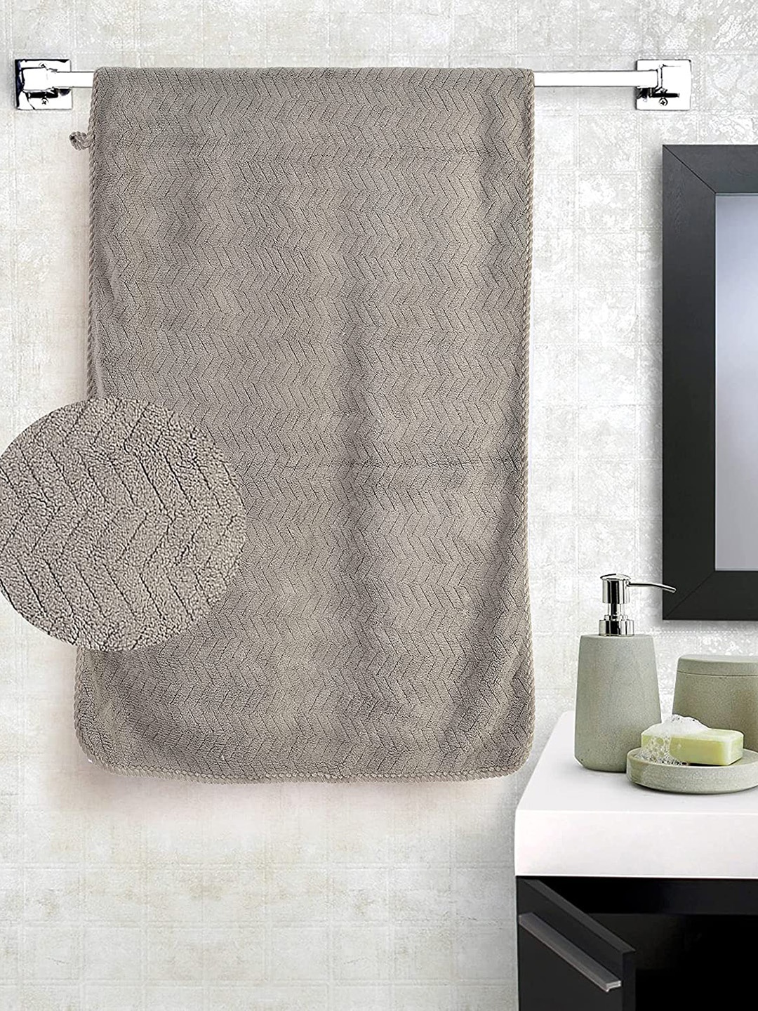 

Bajo's Grey Zig-Zag Self-Designed 650 GSM Microfiber Anti-Bacterial Bath Towel