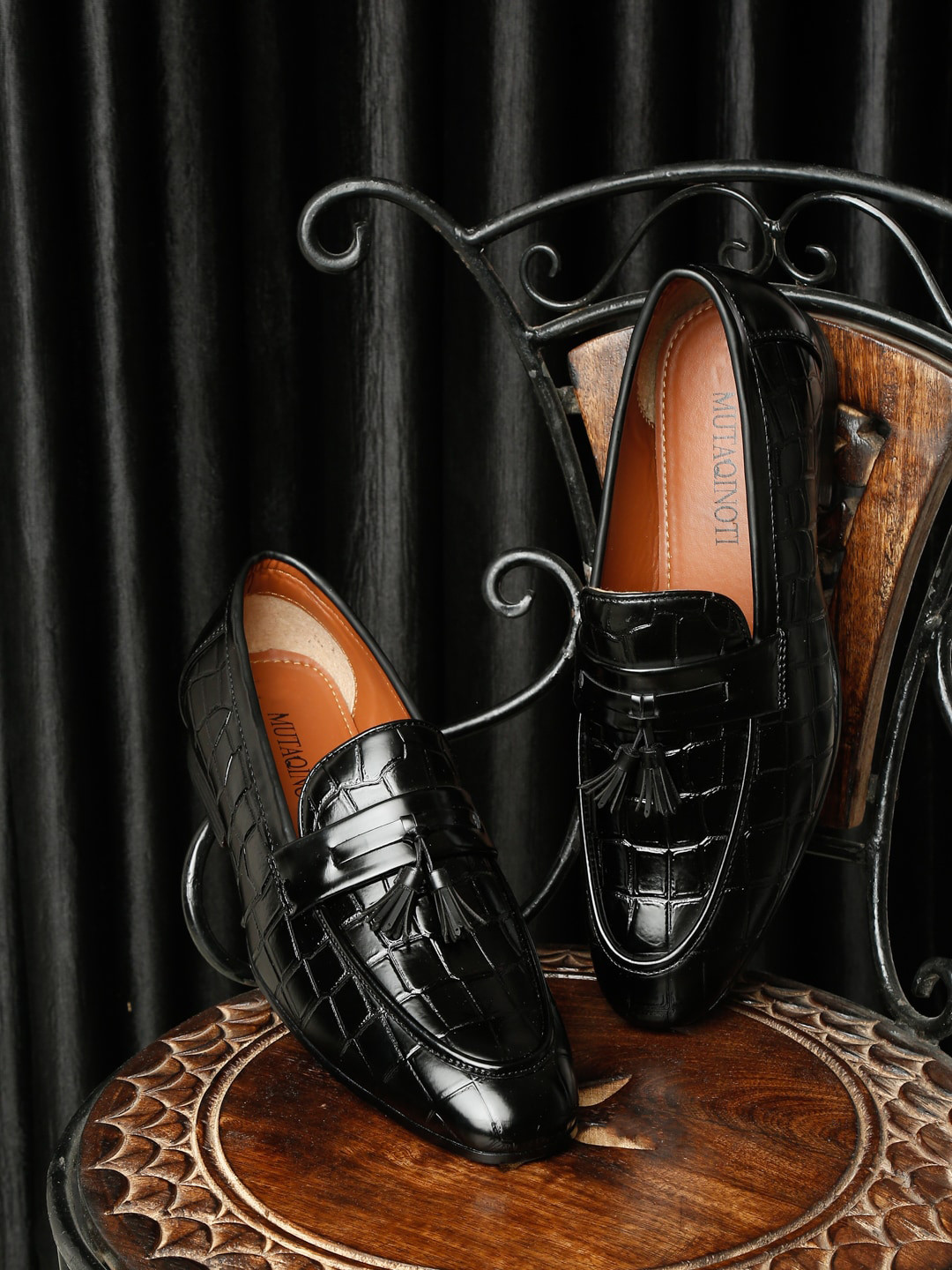 

MUTAQINOTI Men Textured Leather formal Loafers, Black