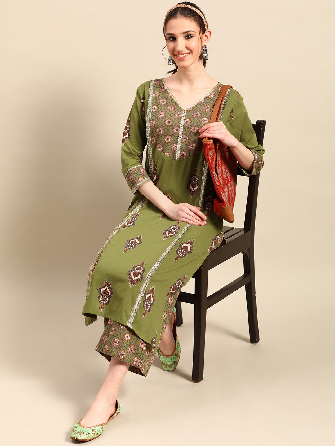 

Sangria Ethnic Motifs Printed Pure Cotton Kurta With Palazzos, Green