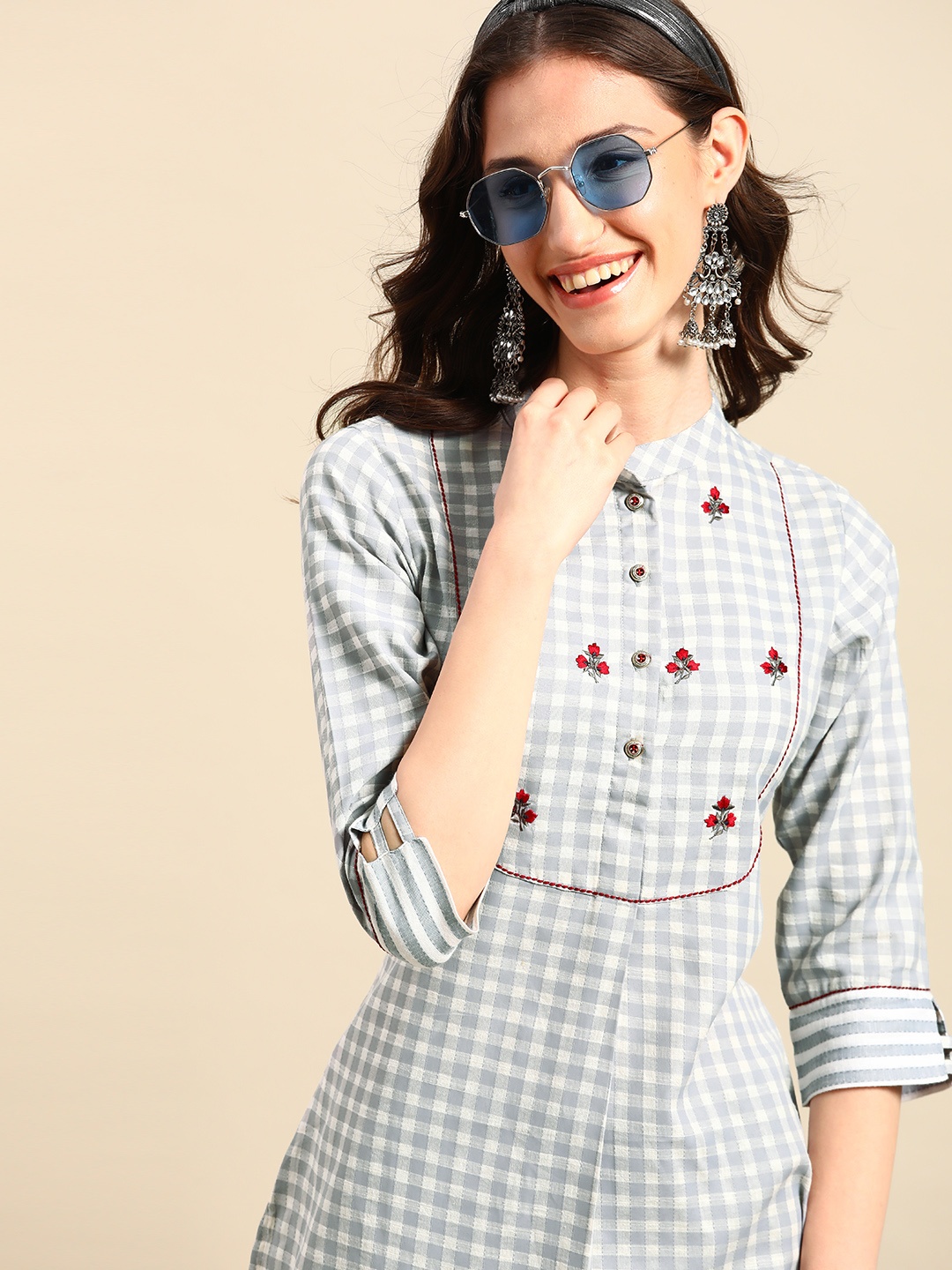 

Sangria Floral Embroidered Checked Cotton Kurta, Grey