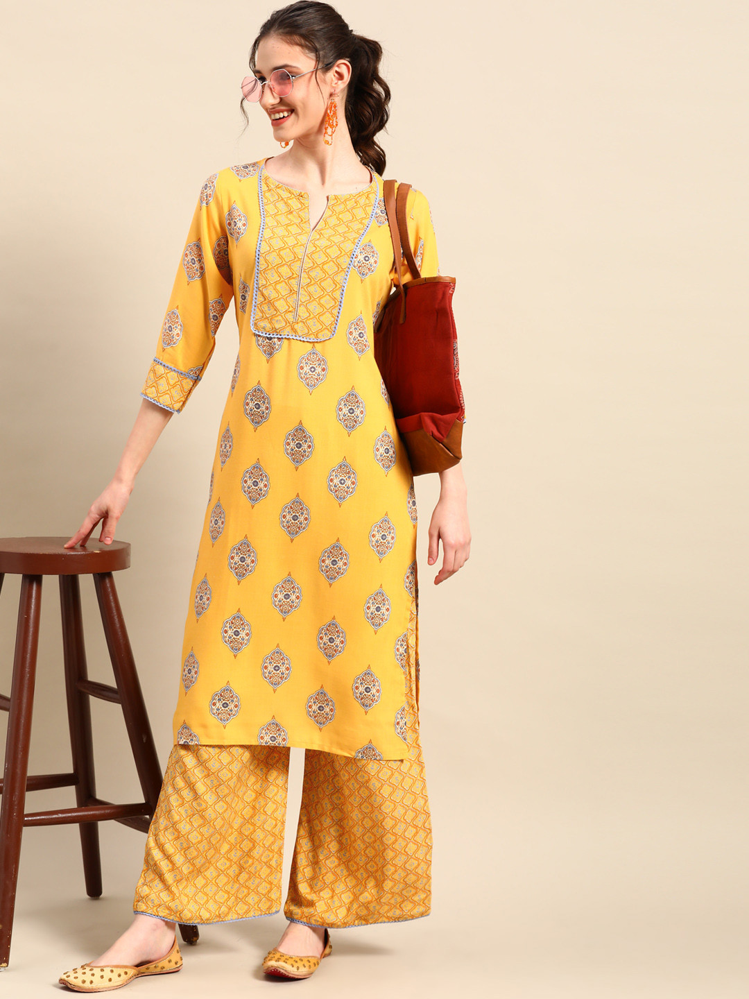 

Sangria Paisley Printed Kurta With Palazzos, Yellow