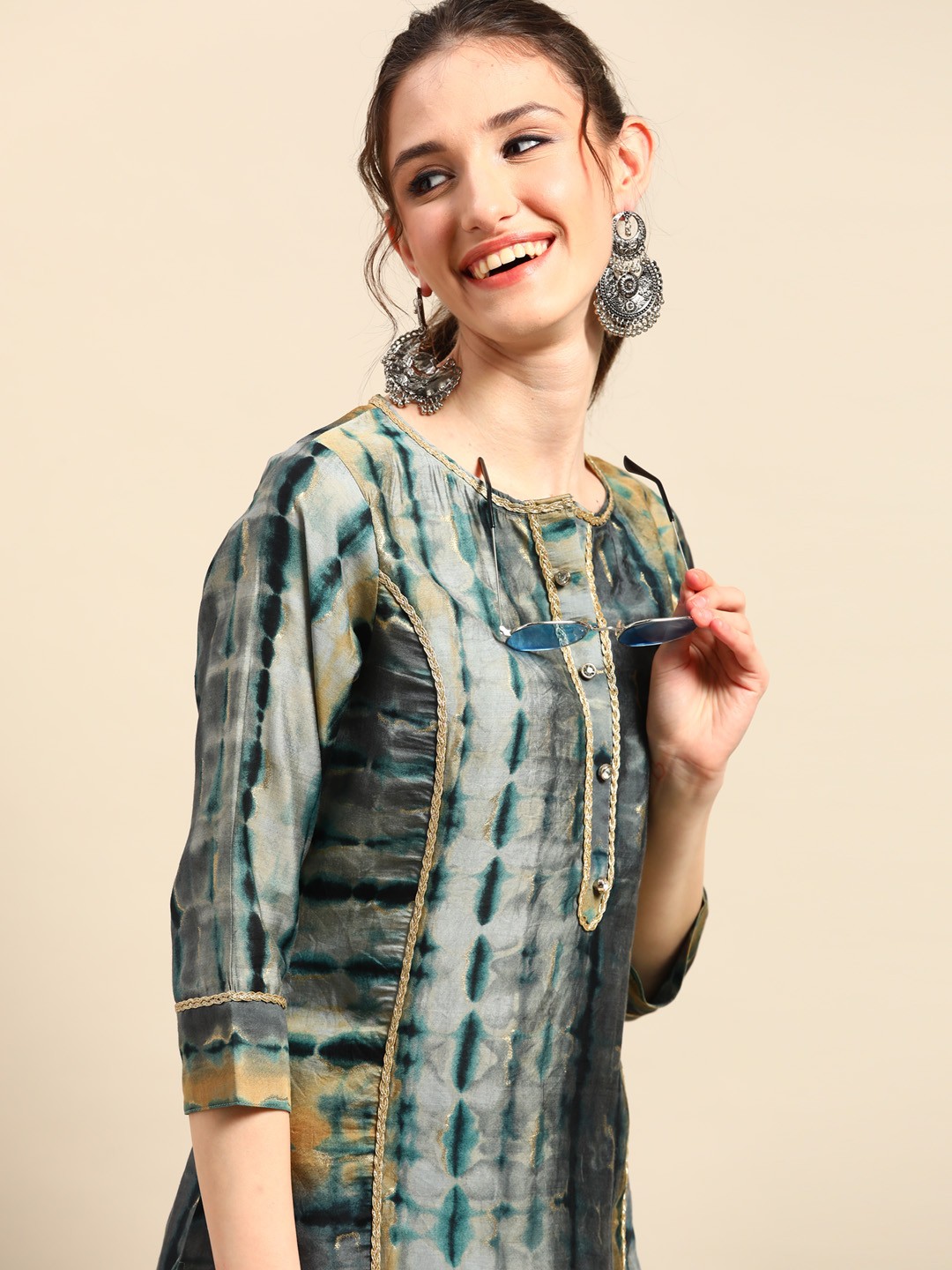 

Sangria Printed Zari Kurta With Palazzos, Multi