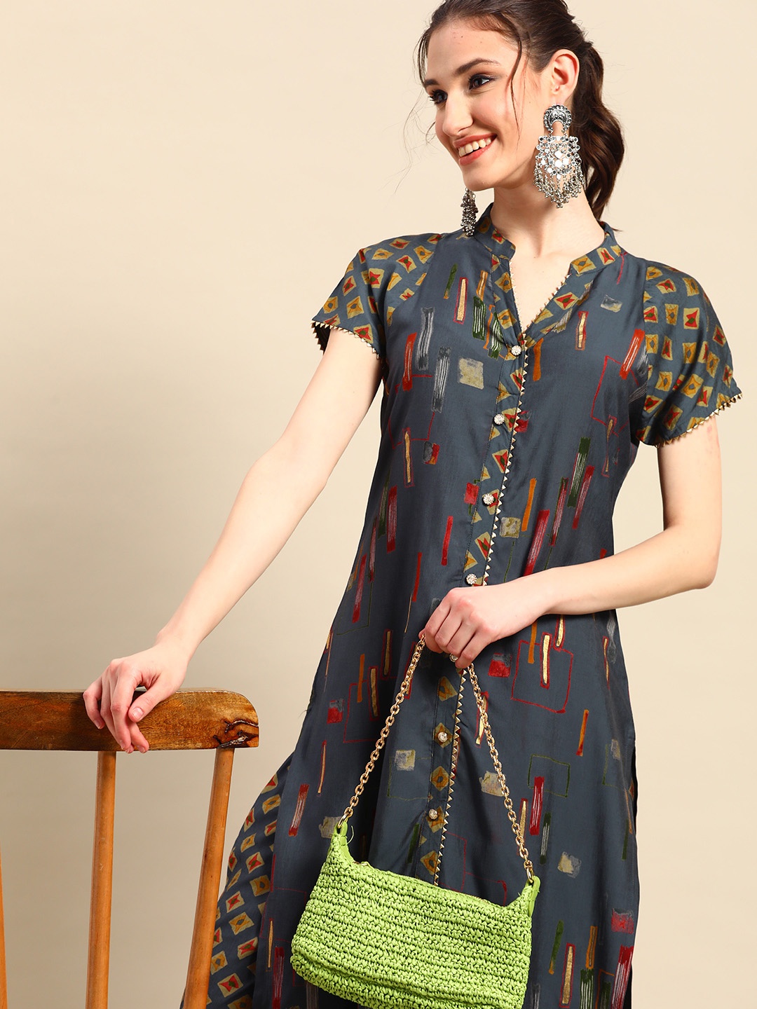 

Sangria Printed Gotta Patti Kurta with Trousers, Navy blue