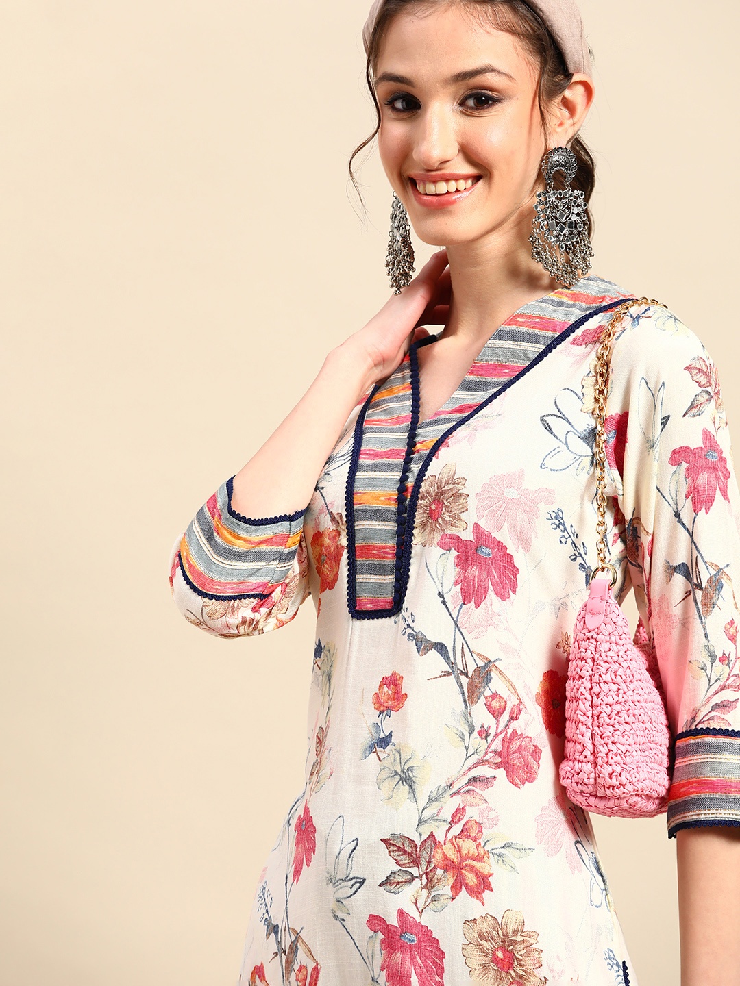 

Sangria Floral Printed Kurta with Palazzos, White