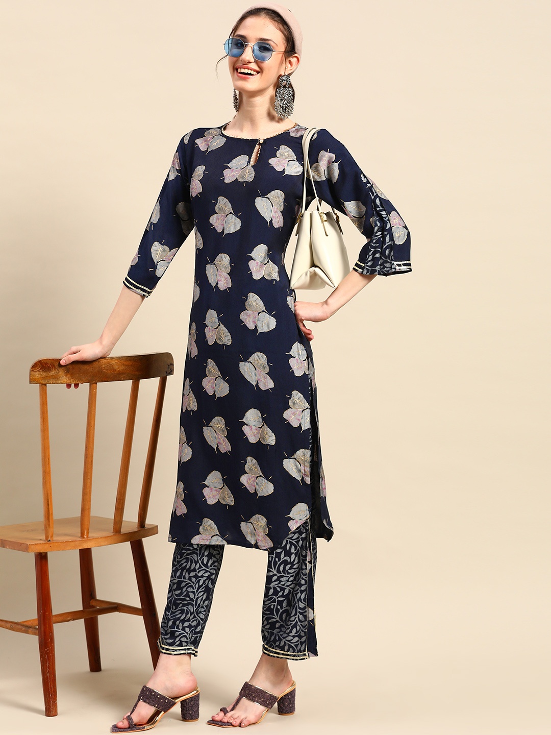 

Sangria Floral Printed Gotta Patti Kurta with Trousers, Navy blue
