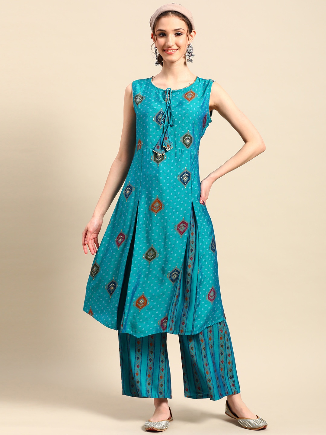 

Sangria Bandhani Printed Gotta Patti Kurta With Palazzos, Teal