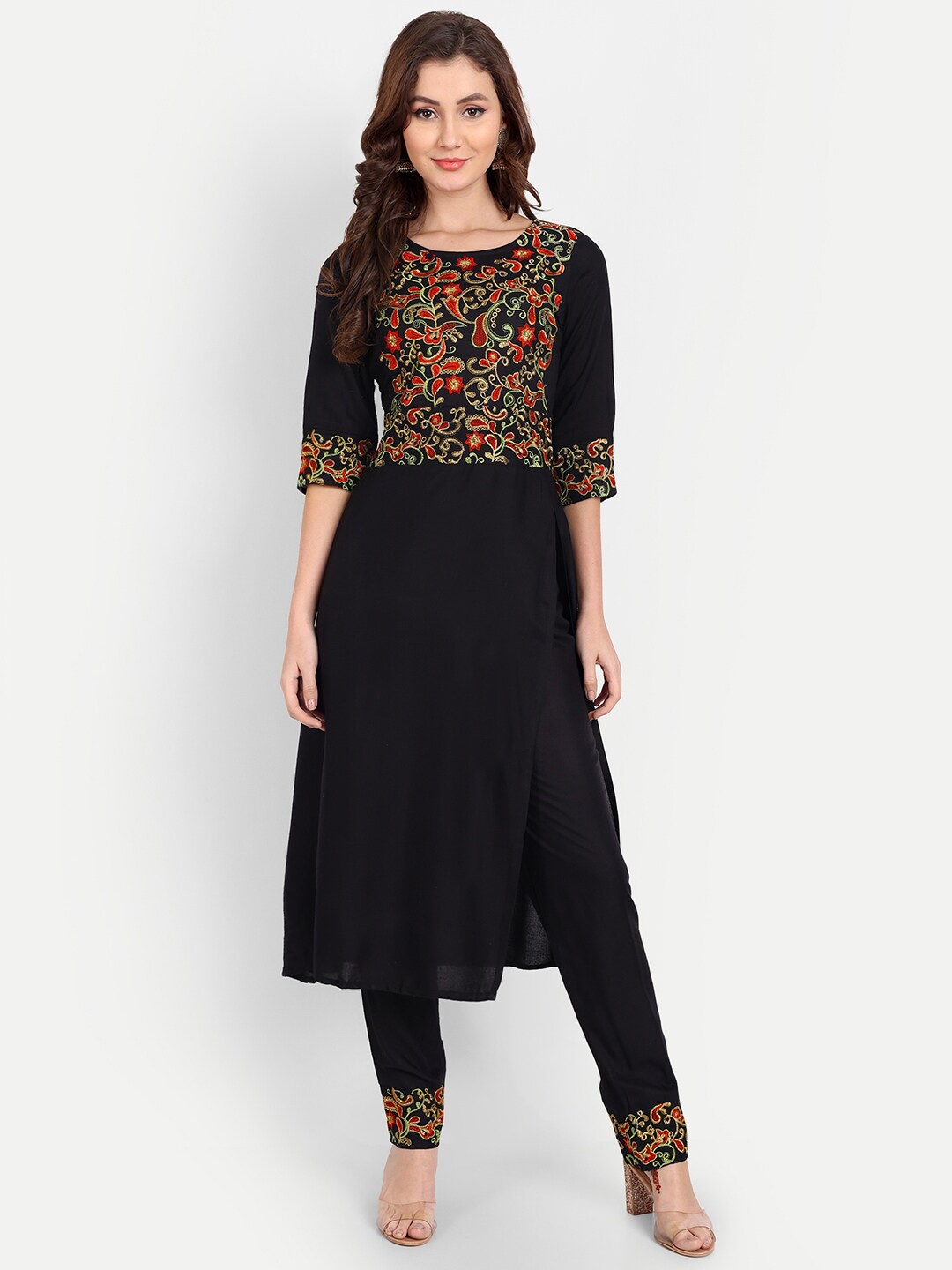 

Karagwals fab Floral Embroidered Thread work Kurta With Trousers, Black