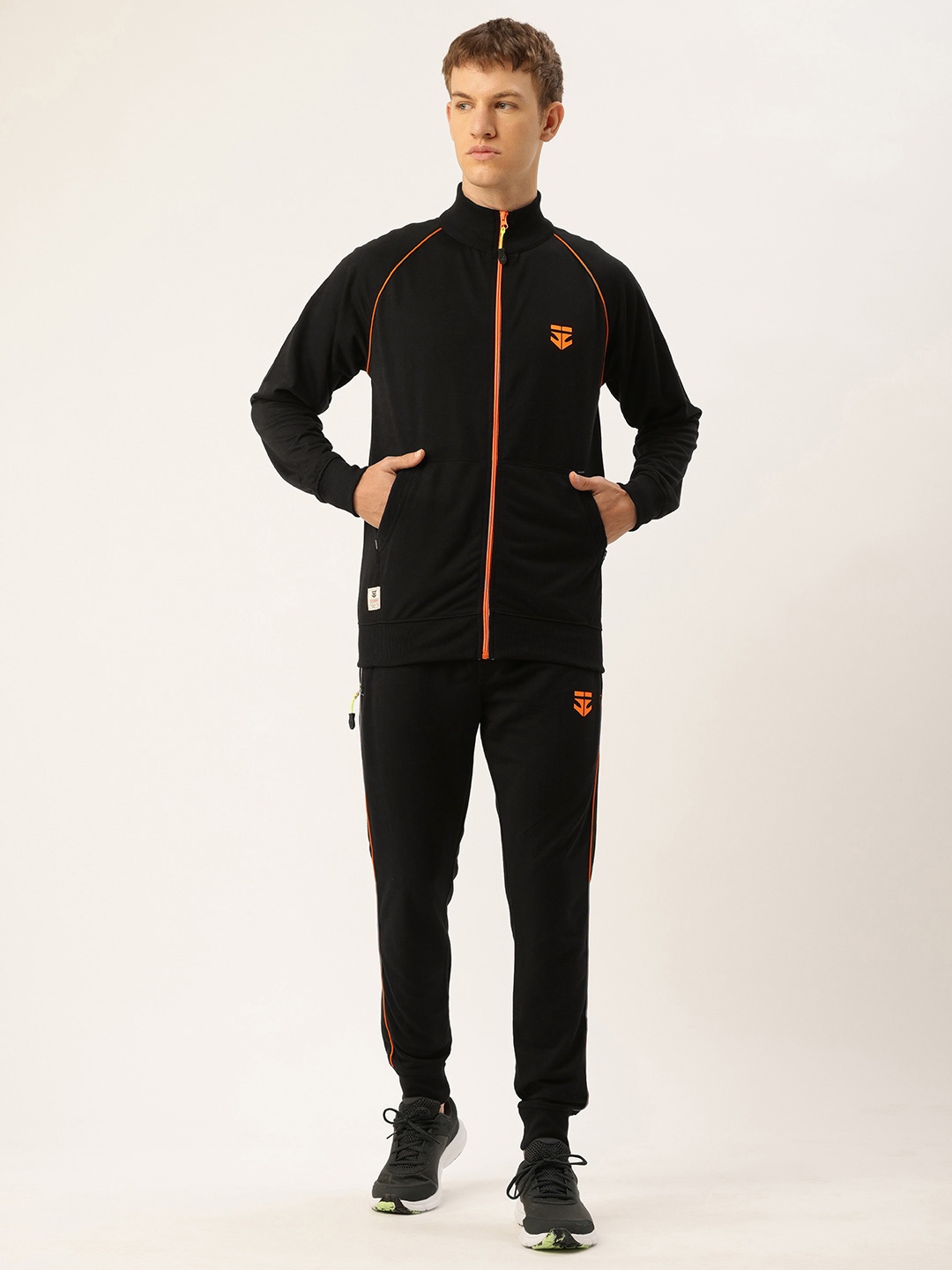 

Sports52 wear Men Solid Knitted Regular Fit Tracksuit, Black