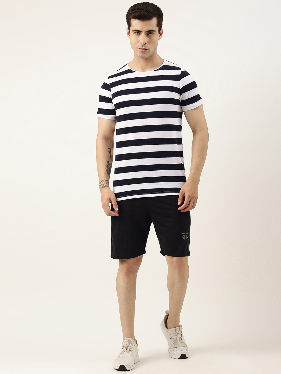 

Sports52 wear Men Striped T-shirt With Shorts Training Tracksuit, White