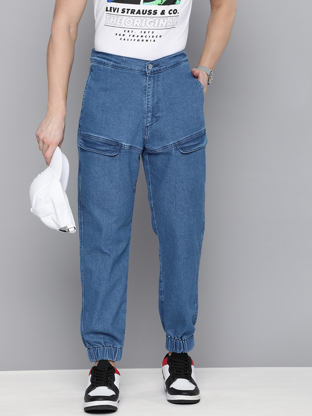 

Levis Men Solid Tapered Fit Mid-Rise Denim Joggers, Blue