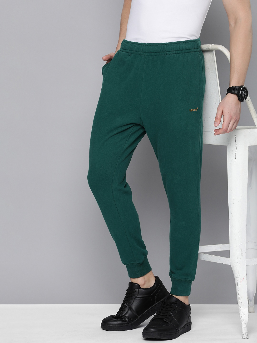 

Levis Men Solid Pure Cotton Mid Rise Regular Fit Joggers, Green