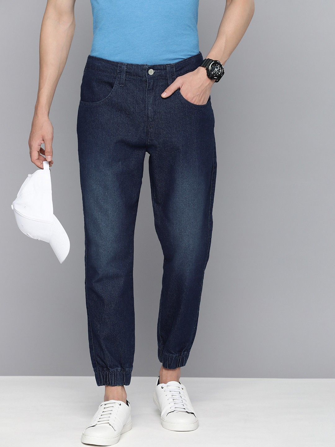

Levis Men Solid Tapered Fit Mid-Rise Denim Joggers, Navy blue