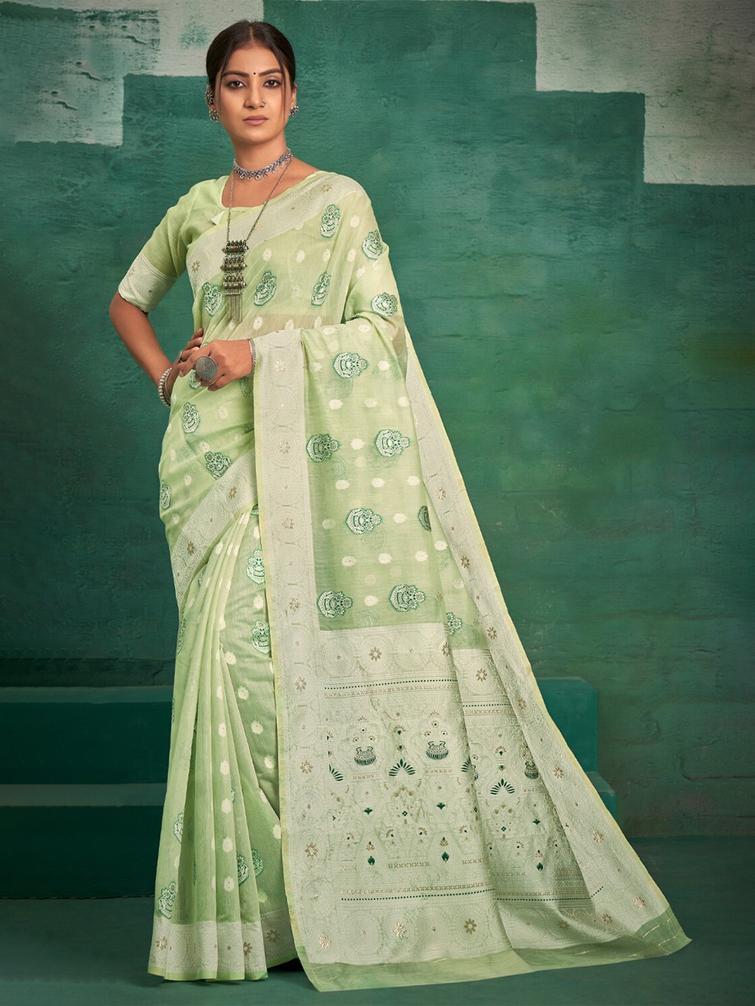 

SANGAM PRINTS Blue & Silver-Toned Woven Design Saree