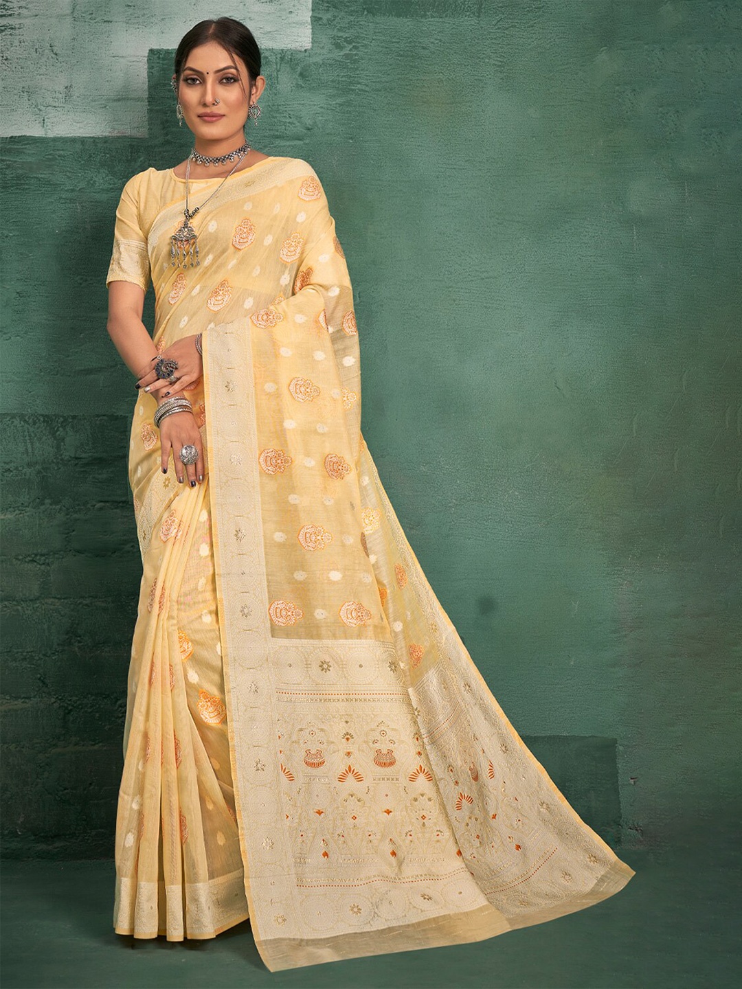 

SANGAM PRINTS Floral Woven Design Zari Saree, Yellow