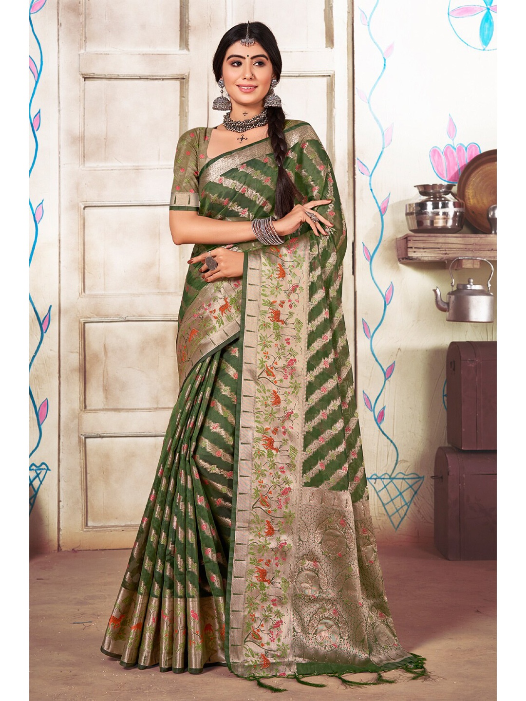 

SANGAM PRINTS Ethnic Motifs Woven Design Zari Organza Saree, Green