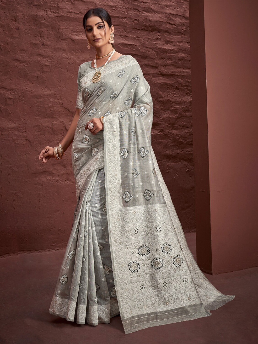 

SANGAM PRINTS Ethnic Motifs Woven Design Zari Saree, Grey