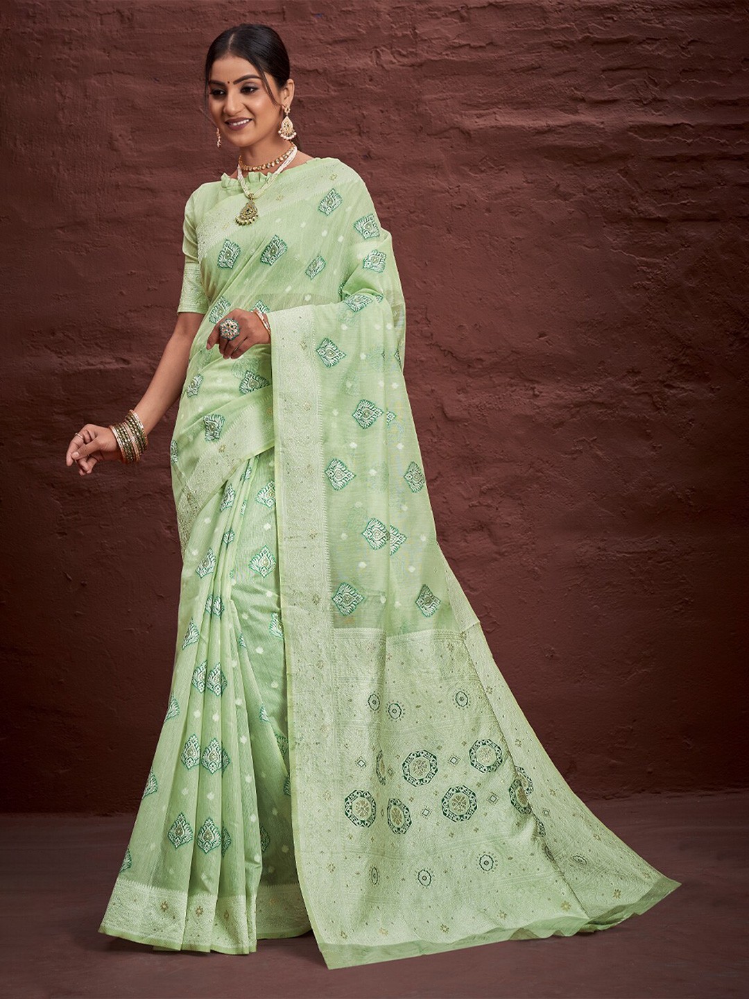 

SANGAM PRINTS Ethnic Motifs Woven Design Zari Saree, Green