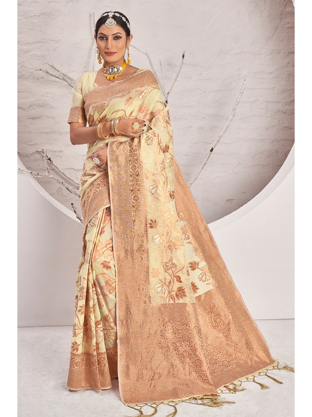 

SANGAM PRINTS Floral Woven Design Zari Saree, Cream