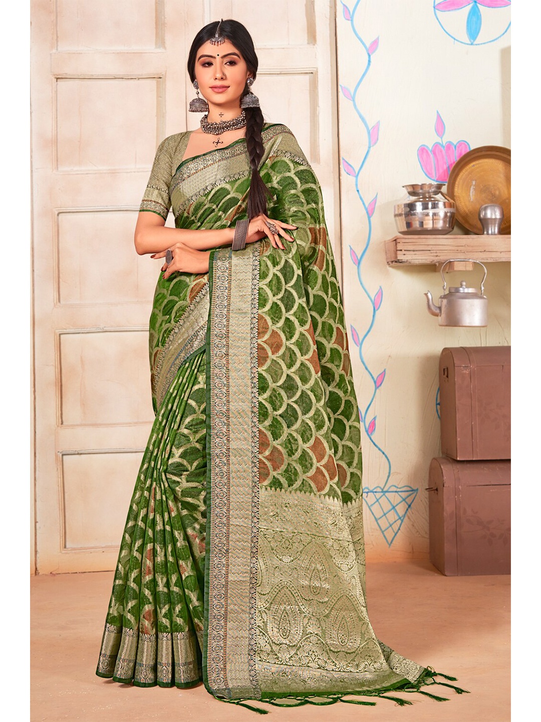 

SANGAM PRINTS Woven Design Zari Organza Saree, Green