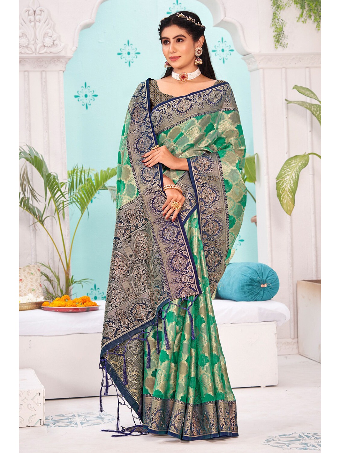 

SANGAM PRINTS Green & Blue Woven Design Zari Organza Saree