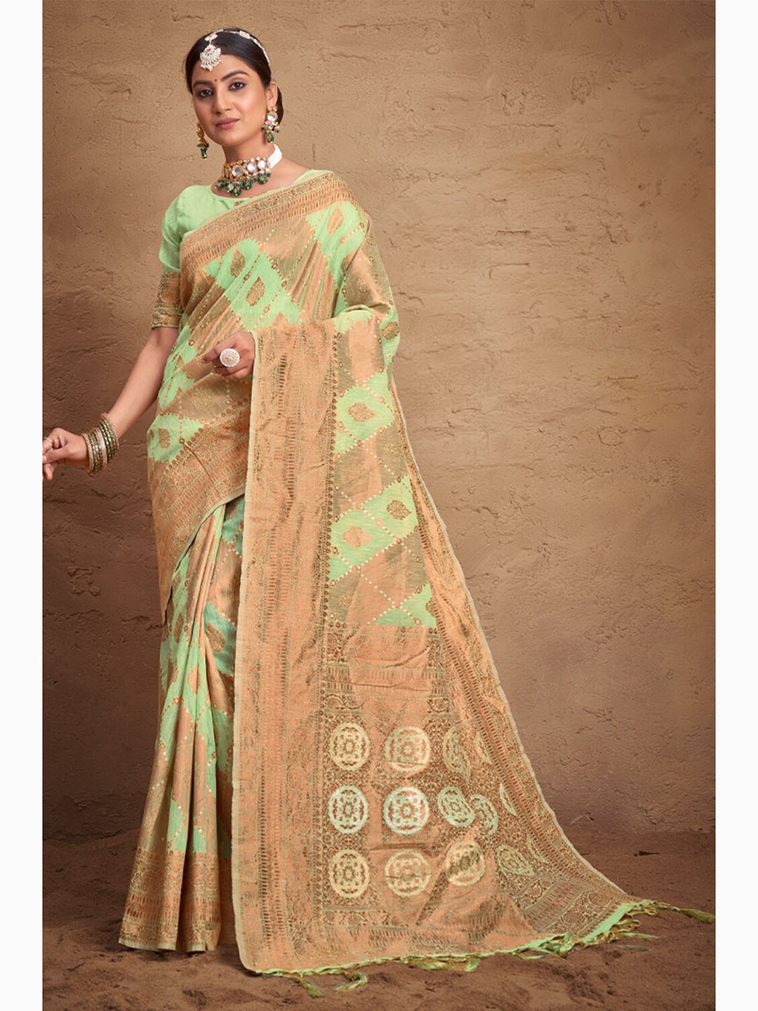 

SANGAM PRINTS Ethnic Motifs Woven Design Zari Saree, Green