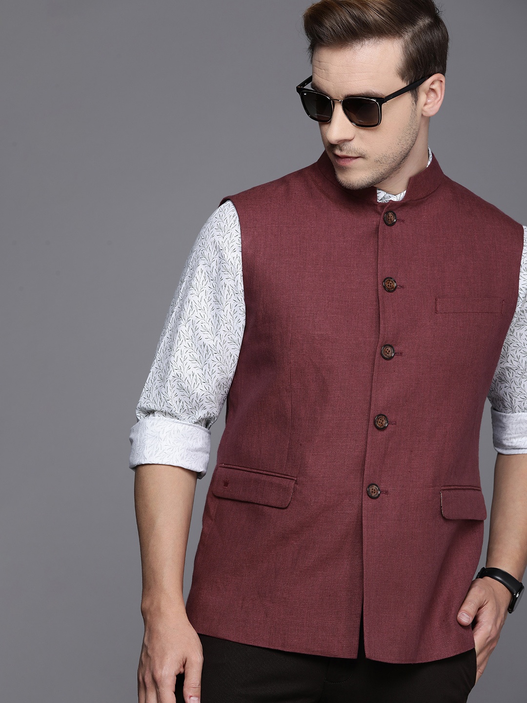 

Louis Philippe Solid Pure Linen Nehru Jackets, Maroon