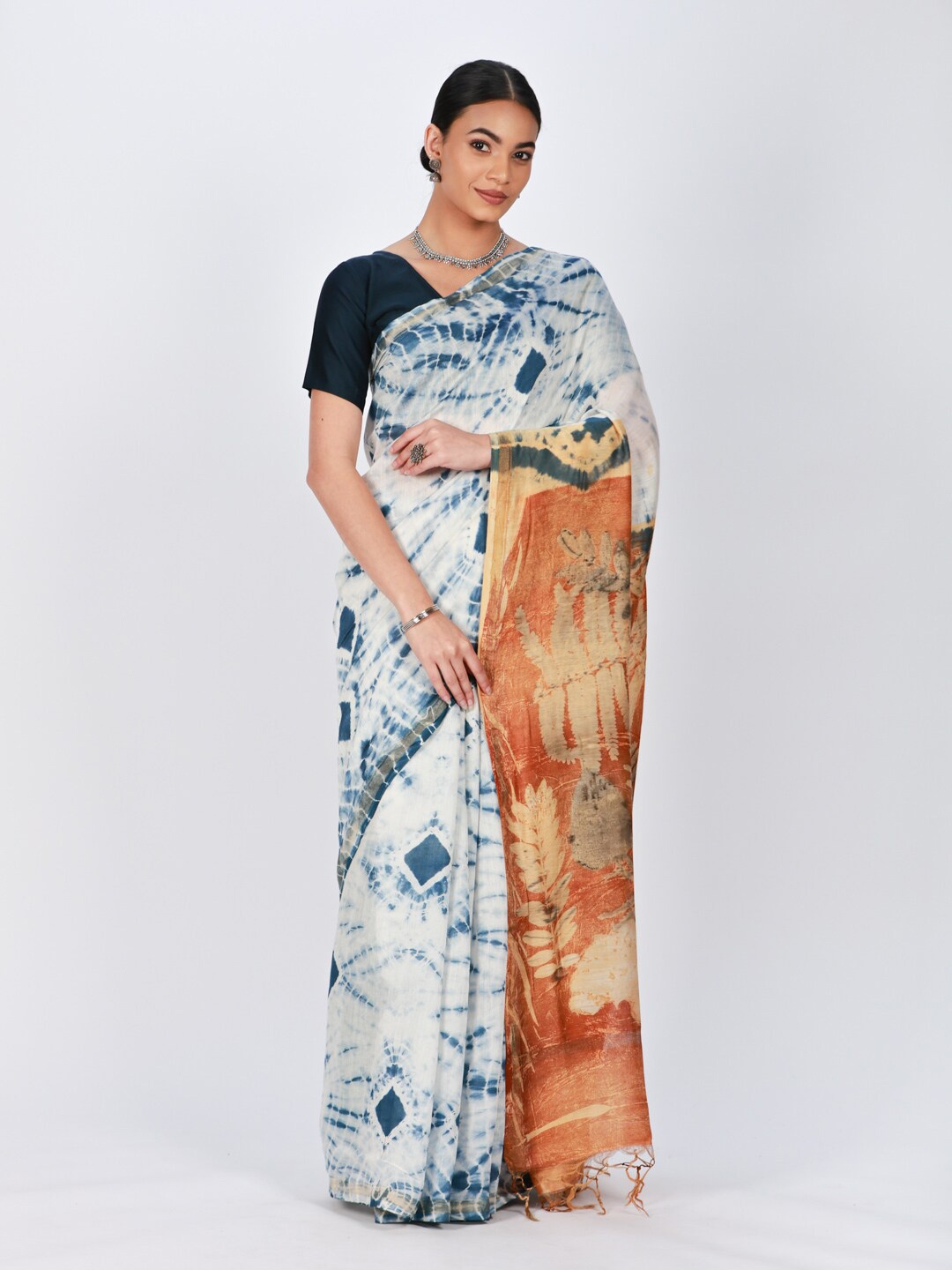 

ReshaWeaves Tie and Dye Zari Silk Cotton Maheshwari Saree, White