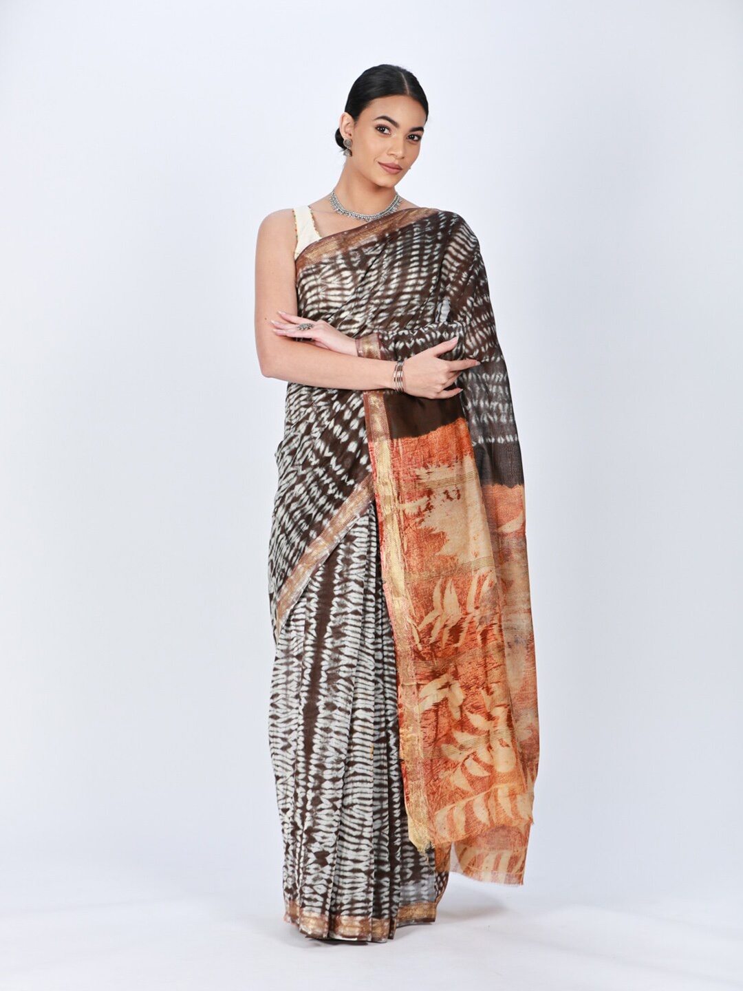 

ReshaWeaves Tie and Dye Zari Silk Cotton Maheshwari Saree, Brown