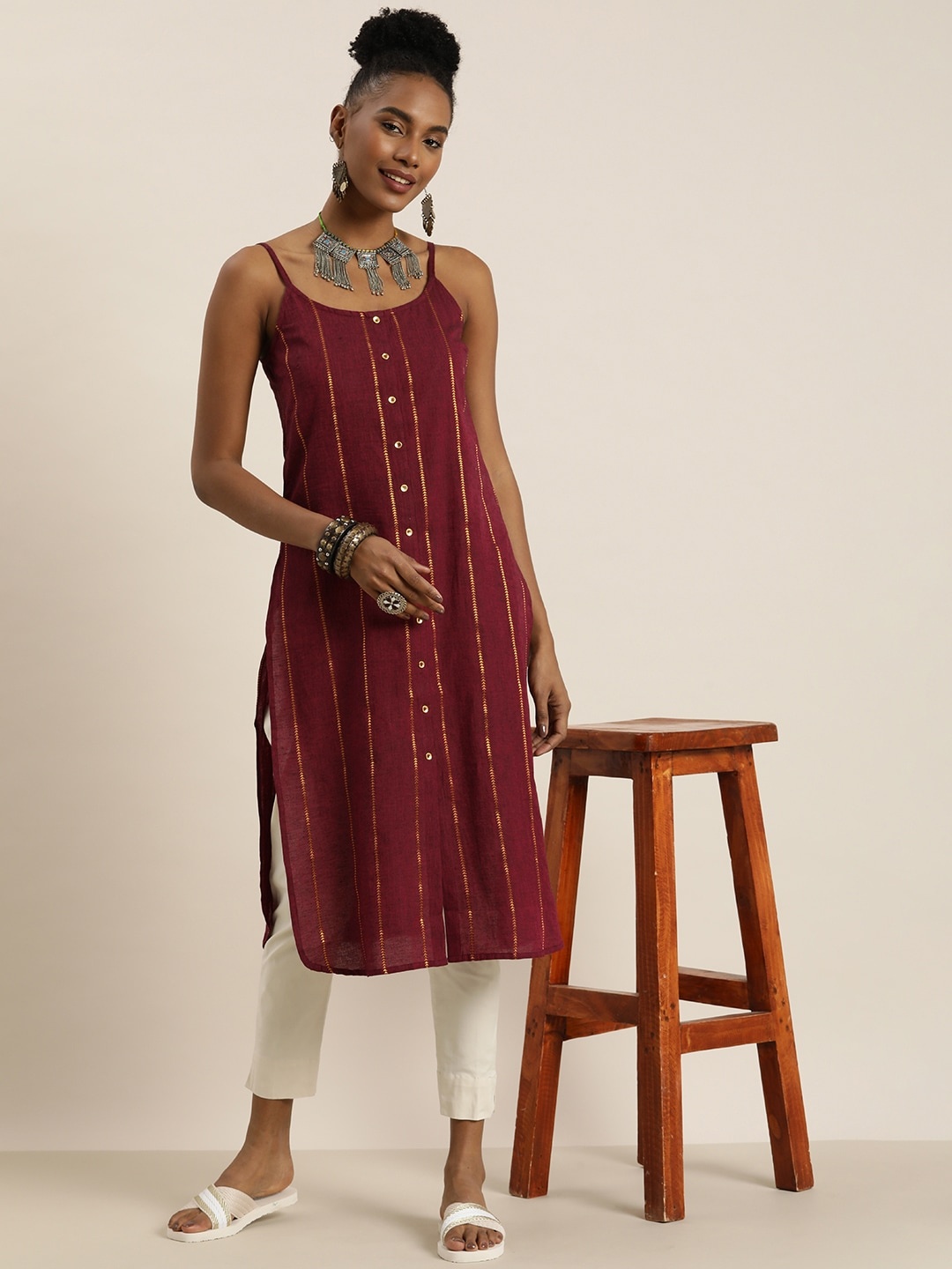 

Taavi Women Embroidered Kurta, Maroon