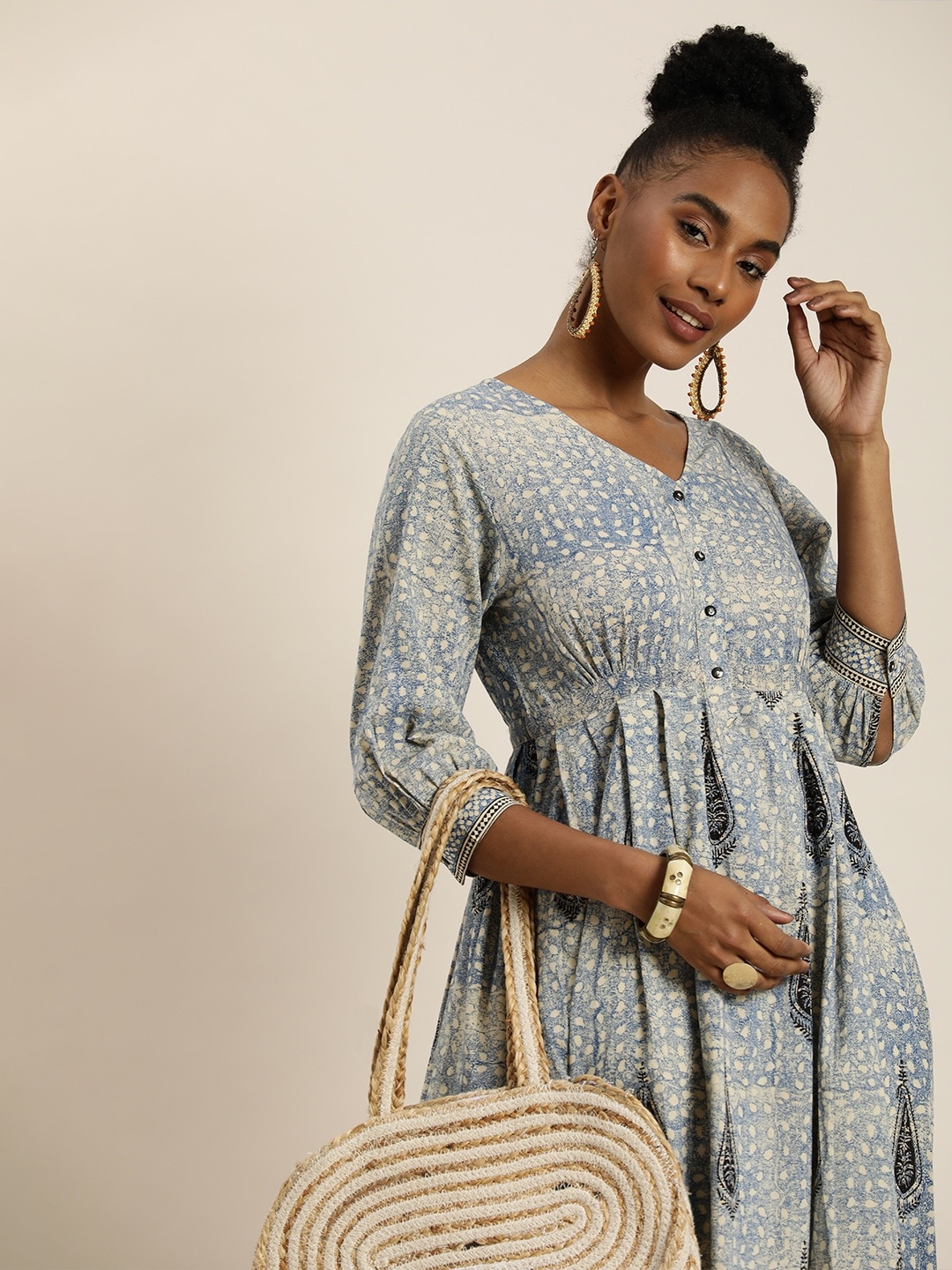 

Taavi Women Bagru Pure Cotton Ethnic Motifs Printed Kurta, Beige