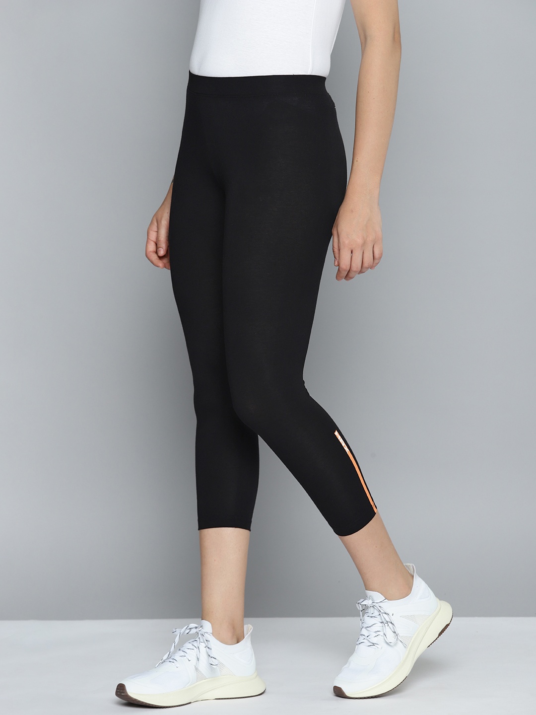 

HRX by Hrithik Roshan Women Slim Fit Solid 3/4 Training Tights, Black