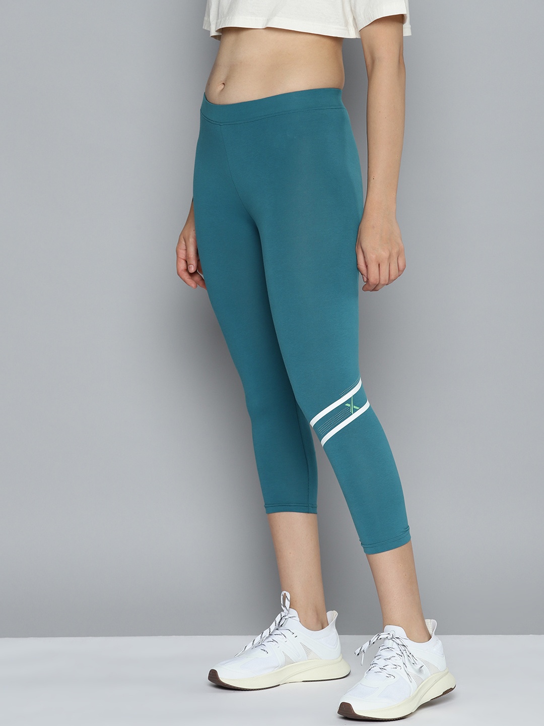 

HRX by Hrithik Roshan Women Striped Detail Slim Fit 3/4th Training Tights, Teal