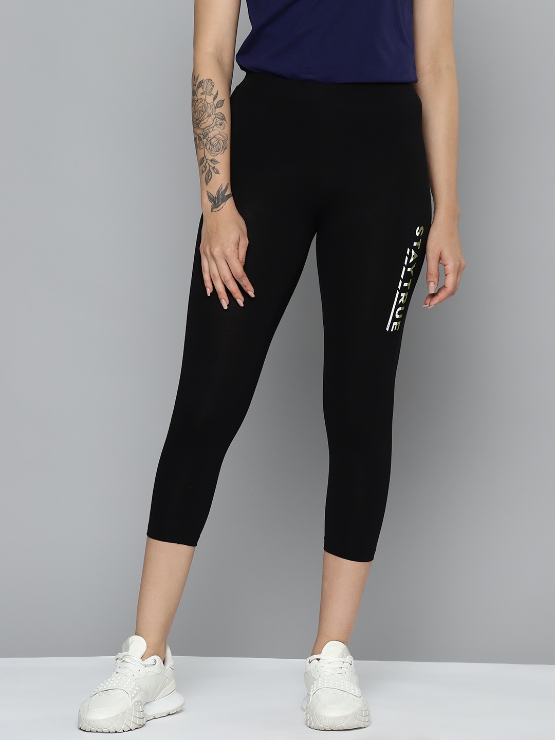 

HRX by Hrithik Roshan Women Typography Print Detail Slim Fit 3/4th Tights, Black