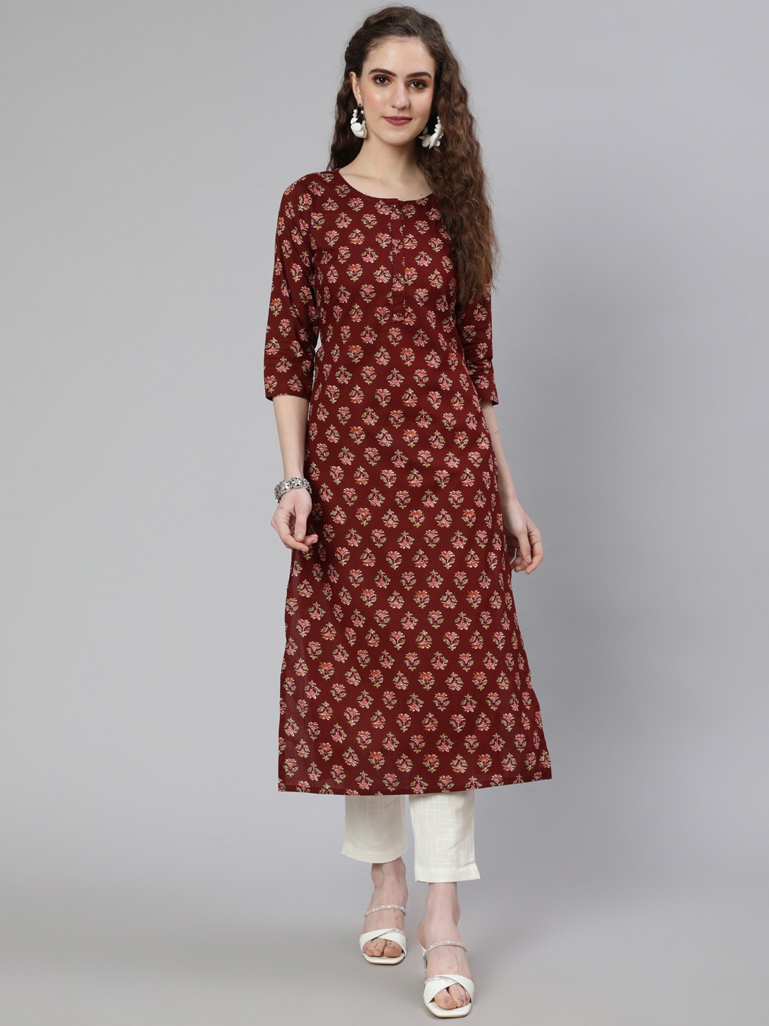 

Nayo Women Printed Straight Three Quarter Sleeves kurta, Maroon