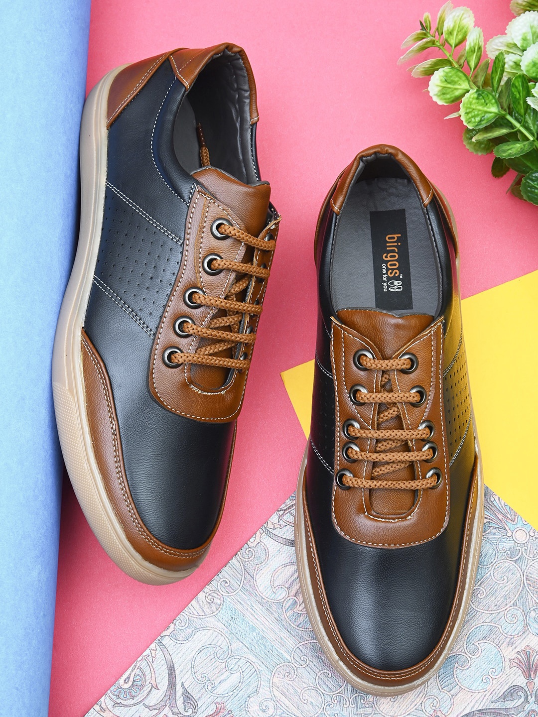 

birgos Men Colourblocked Padded Insole Sneakers, Tan
