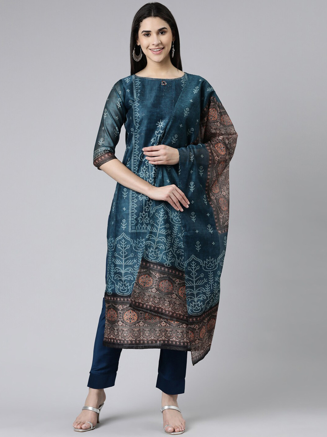 

Neerus Bandhani Embroidered Boat Neck Straight Kurta with Trousers & With Dupatta, Teal