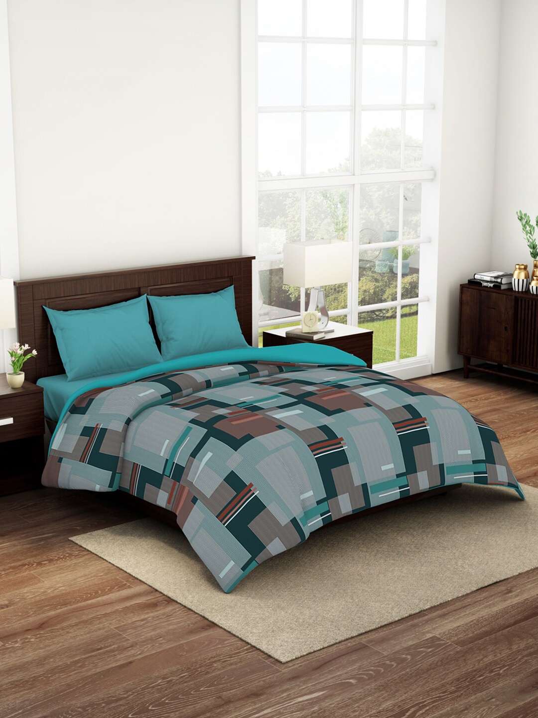 

SPACES Geostance Teal & Grey Geometric AC Room 150 GSM Cotton Double Bed Quilt