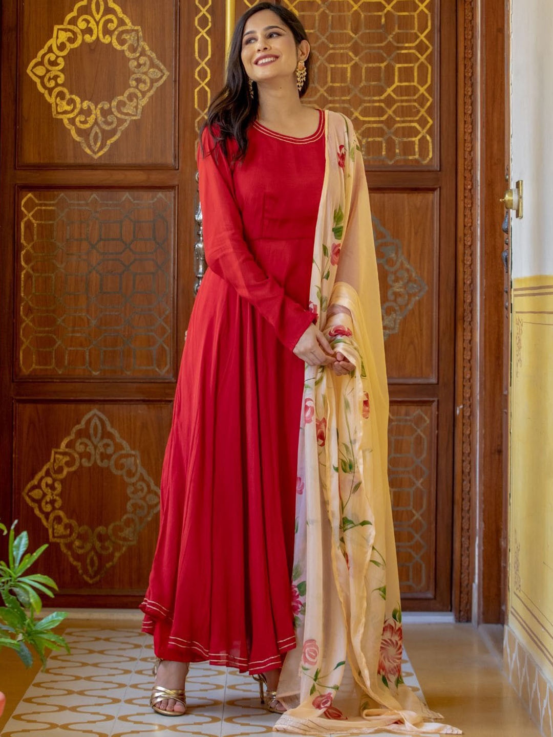

HOUSE OF JAMOTI Round Neck Long Sleeves Anarkali Kurta With Printed Dupatta, Red