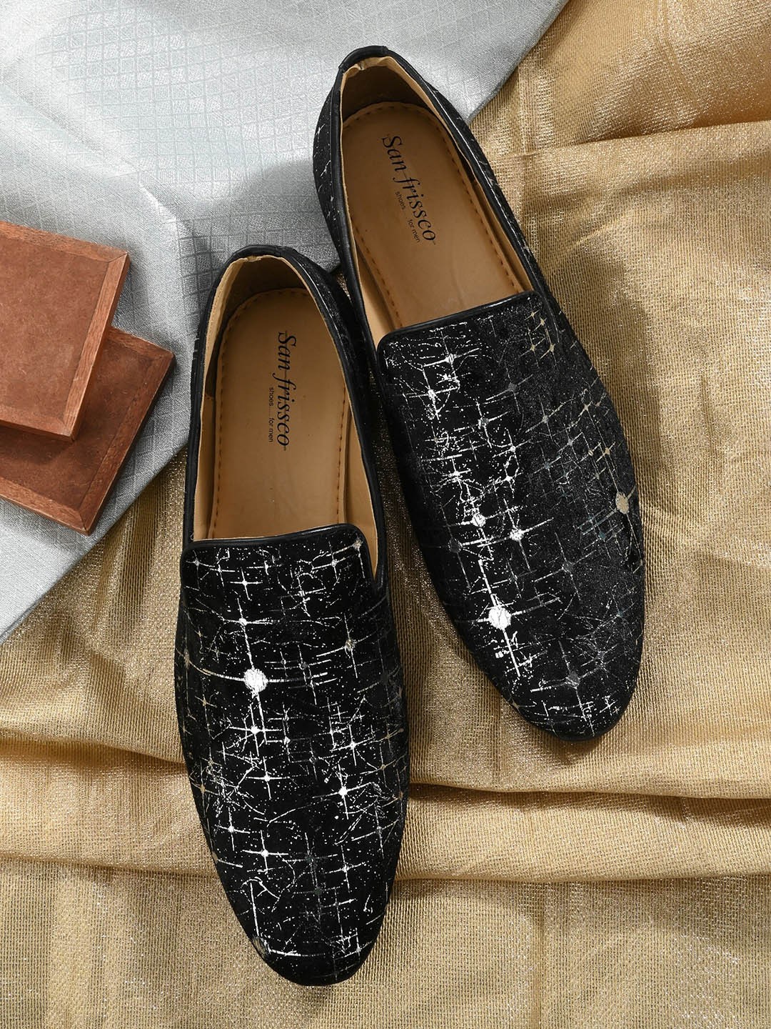 

San Frissco Men Printed Lightweight Loafer, Black