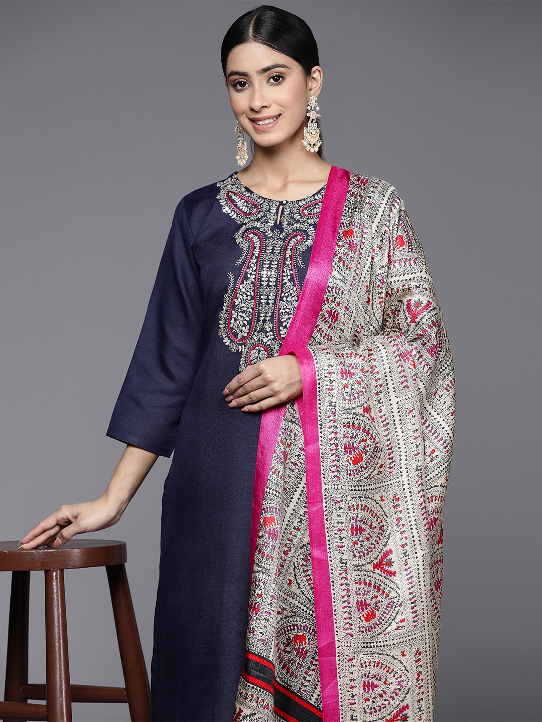 

Varanga Floral Embroidered Sequinned Kurta With Trousers & Dupatta, Navy blue