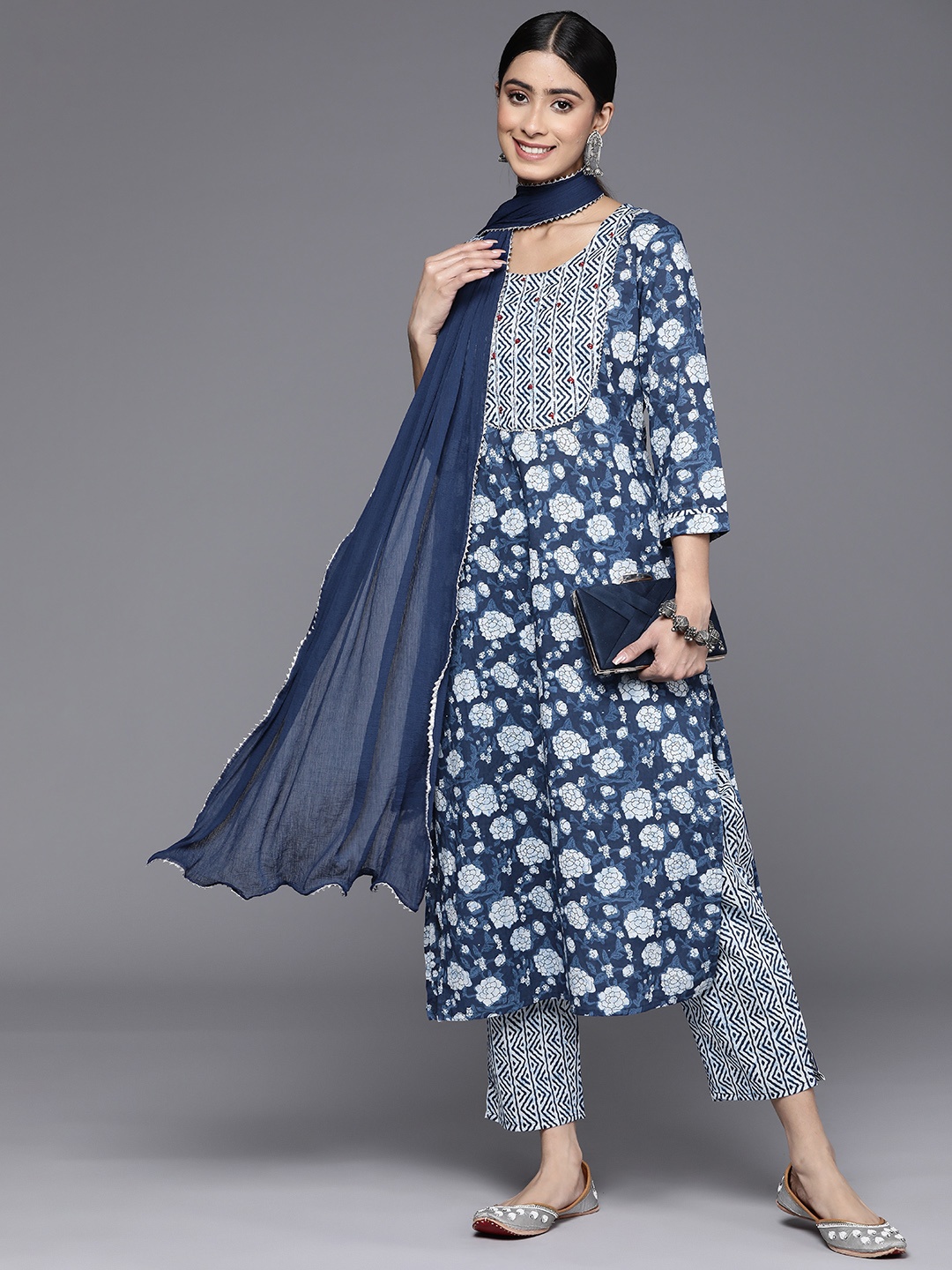 

Varanga Floral Printed Sequinned Kurta With Trousers & Dupatta, Blue