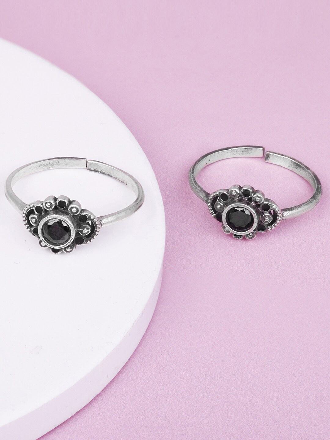 

GIVA Stone-Studded Flower Shaped Charm Sterling Silver Toe Rings