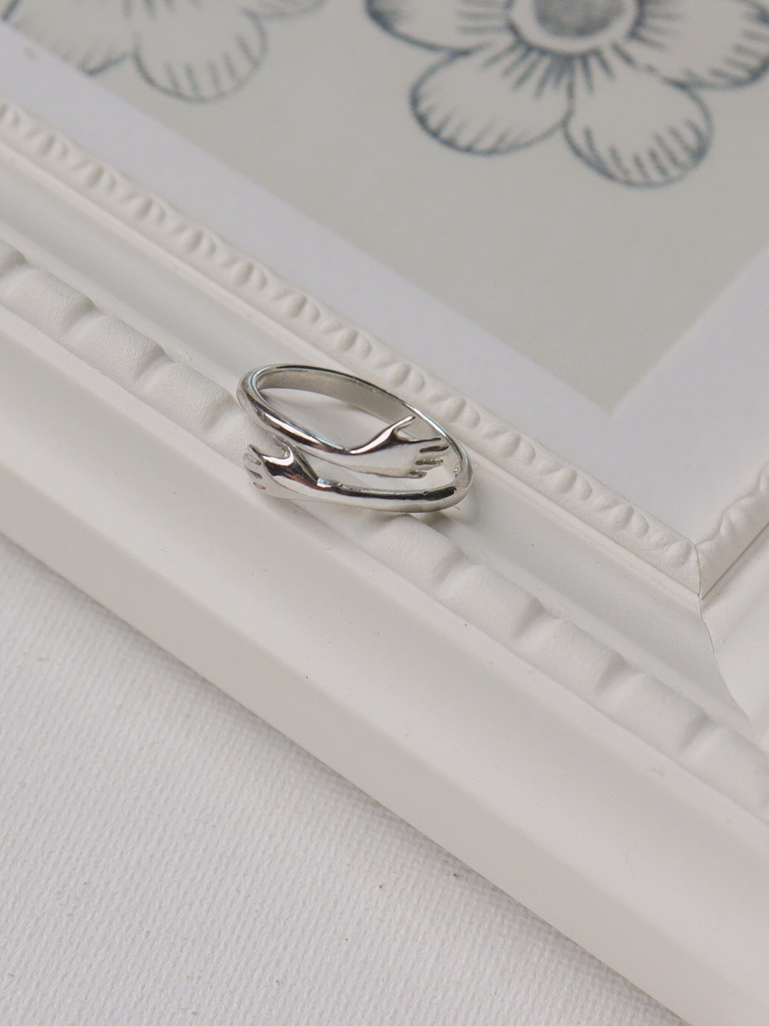 

CURIO COTTAGE Hug Pure Silver Adjustable Finger Ring