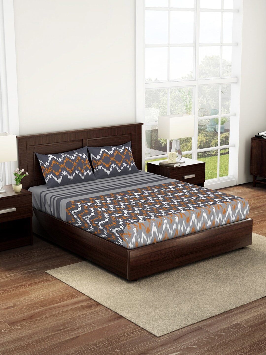 

SPACES Geostance Grey & White 144 TC Fitted Cotton King Bedsheet & 2 Pillow Covers