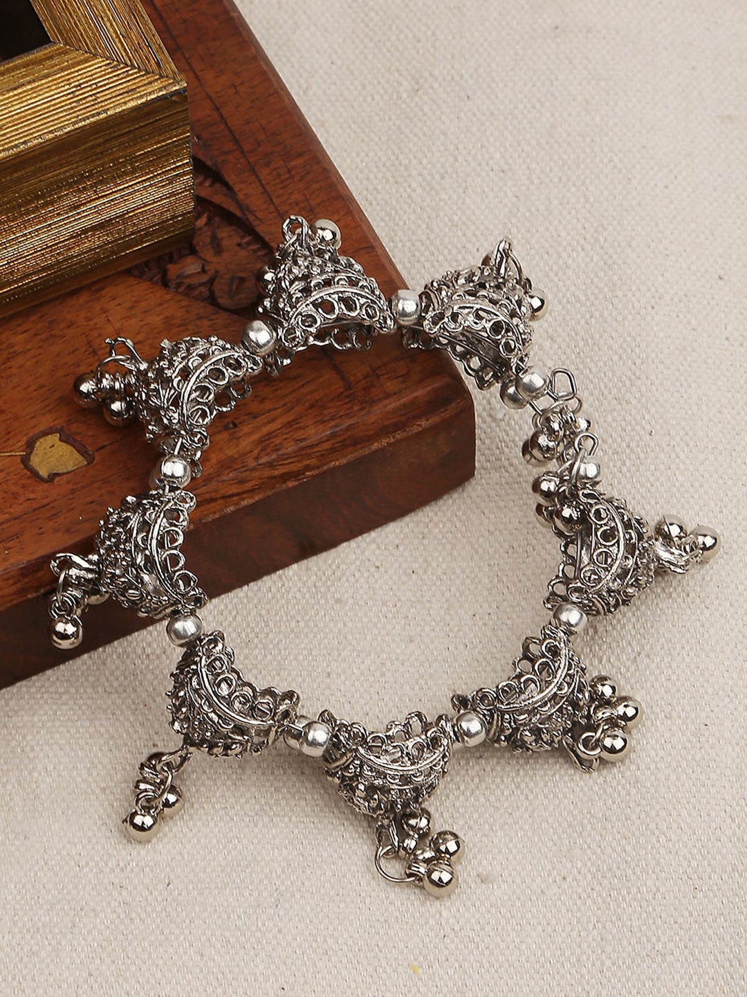 

Fida Women Oxidised Silver-Plated Kada Bracelet