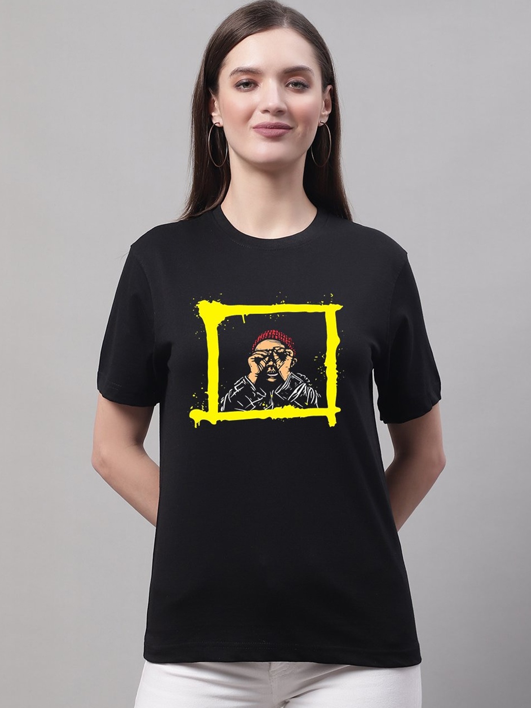

borse lele Women Black Typography Printed Applique Running T-shirt