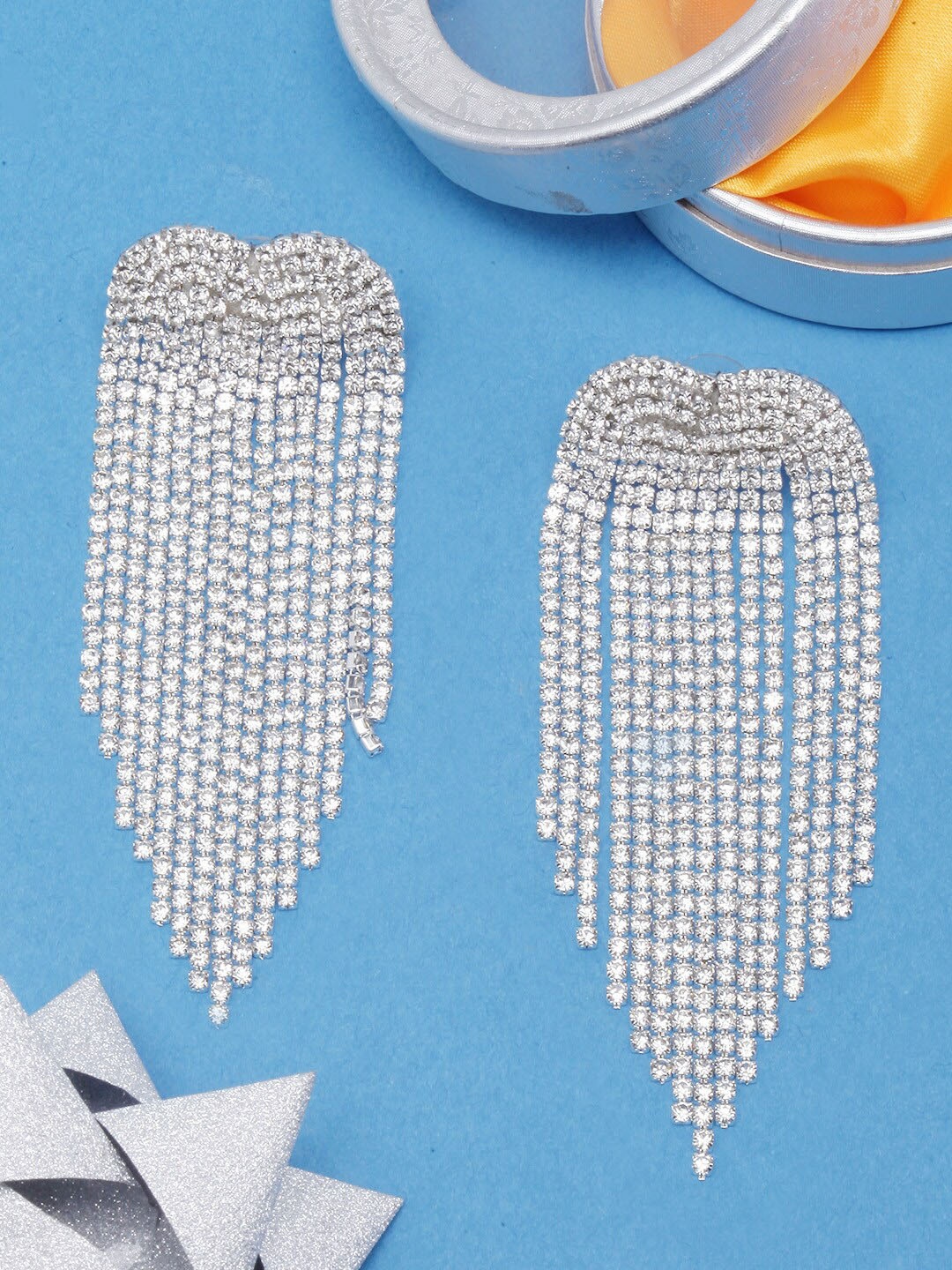 

DIVA WALK Silver-Plated Contemporary Drop Earrings