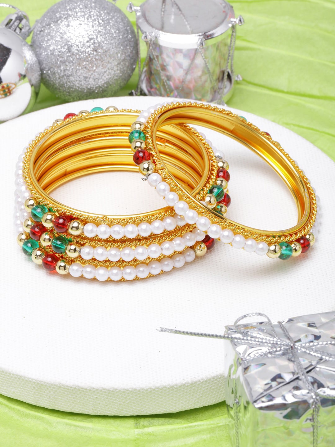 

DIVA WALK Set Of 4 Gold-Plated Beaded Bangles