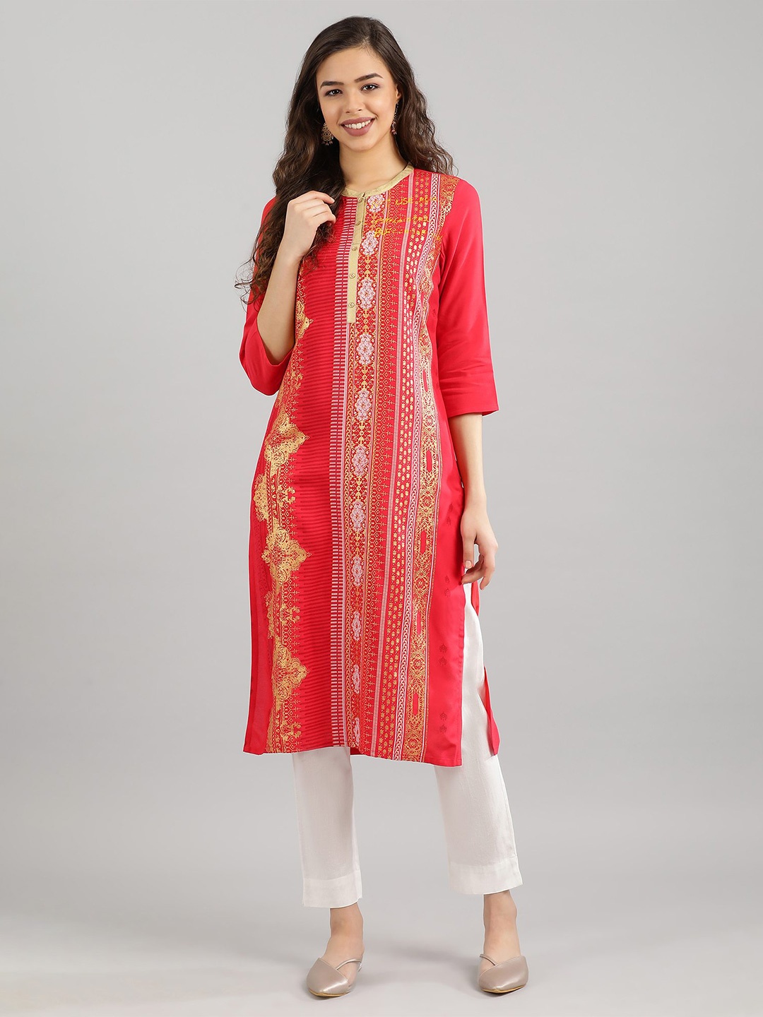 

AURELIA Ethnic Motifs Embroidered Keyhole Neck Kurta, Red