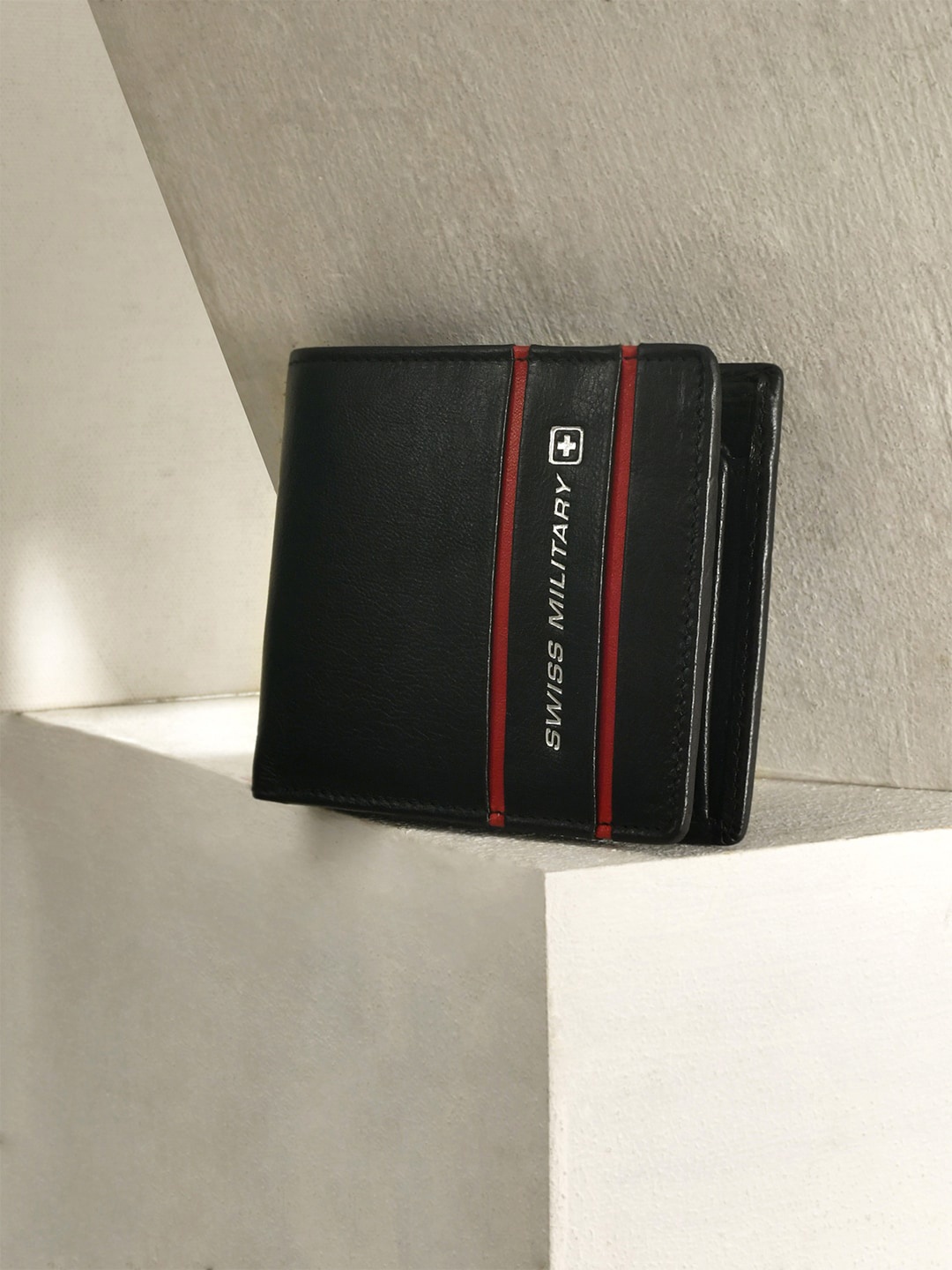 

SWISS MILITARY Men Leather Two Fold Wallet, Black